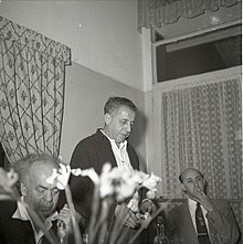אלתרמן נואם בקפה כסית, 1955. בוריס כרמי, אוסף מיתר, הספרייה הלאומית