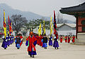 韩国首尔的德寿宫和景福宫，由传统仪队驻守