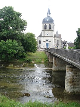 Kerk en brug over de Aube in Dienville