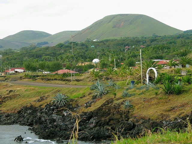 File:EasterIslandInterior.jpg