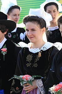 Coiffe bretonne au Festival interceltique de Lorient de 2012.