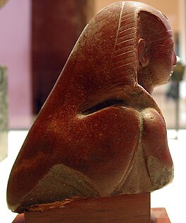 Thoutmôsis III avec un corps de faucon - XVIIIe dynastie - Musée du Louvre.