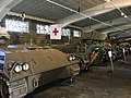 Einblick in die Panzerhalle mit Sanitäts-SPz Saurer