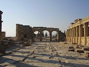 300px-Hierapolis_colonnade.jpg