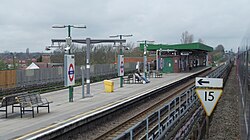 Het station gezien uit een trein op de NNML