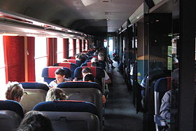 Vue de l'intérieur d'une voiture de 1ere classe non rénovée de l'Interloire.