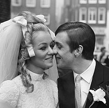 Cruyff and Danny Coster getting married on 2 December 1968 Johan Cruijff and Danny Coster 1968.jpg