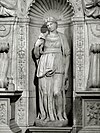 Mermerden bir kadın heykeli