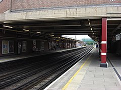 De sporen onder het stationsgebouw.