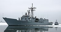 A fragata polonesa ORP Gen. T. Kościuszko, da classe Oliver Hazard Perry, de fabricação americana.