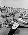 Posádky a jejich cvičné letouny Curtiss-Wright AT-9A (foto Robert Yarnall Richie)