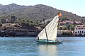 Historische Katalanische Barke im Hafen von Port-Vendres