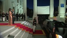 Файл: Президент Обама и первая леди приветствуют премьер-министра Италии Ренци и г-жу Ландини. Webm