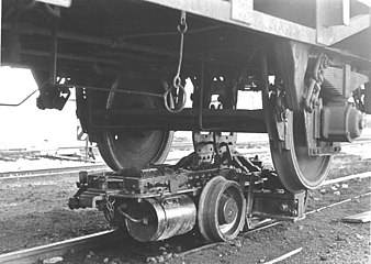 Standard gauge freight cars on Rollbock, 750 mm (2 ft 5+1⁄2 in) gauge