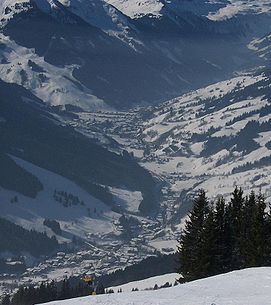 Saalbach-Hinterglemm vom Pründelkopf aus gesehen