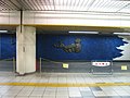 地下1階「ハマリンロード」に設置されていた、柳宗理「港の精」 (1976年)。設置場所に「ドコモショップ ブルーライン横浜駅店」が開店したため、2010年10月に撤去。