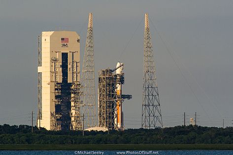 Перед запуском спутника WGS-7