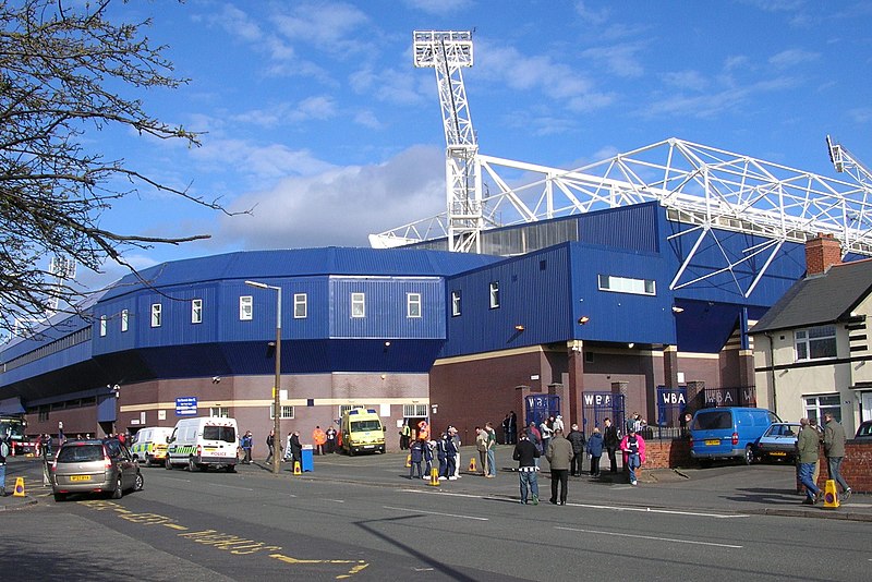    ......! 800px-The_Hawthorns_from_Halfords_Lane.jpg