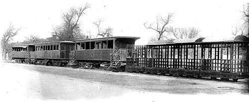 Train impérial construit par l’industrie française. — Ce train était remorqué par les eunuques.