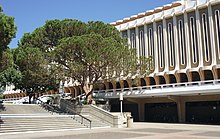 Langson Library at UC Irvine. UC Irvine, Langson Library (cropped).JPG