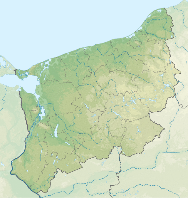 Mapa konturowa województwa zachodniopomorskiego, blisko centrum na prawo znajduje się punkt z opisem „źródło”, natomiast u góry znajduje się punkt z opisem „ujście”