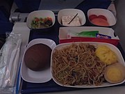 厦門航空、厦門発ロサンゼルス行きの1回目のエコノミークラス機内食（2017年12月の撮影）