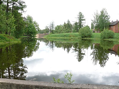 Вид с водослива на запруду и Дорогу жизни