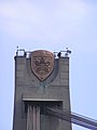 Lo stemma di Kiev in età sovietica alla sommità del pilone