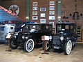 Packard Twin Six, 3. Serie, Modell 3-35; seitengesteuerter V12, 90 PS / 2600 min. Links Limousine (1920), rechts Brougham (1918)