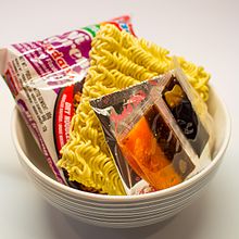 The contents of a packet of mi goreng rendang 2016 Indomie Mi Goreng Rendang NL 01.jpg