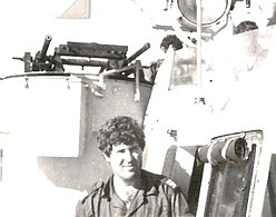 סרן אמנון גונן מפקד דבור משייט במפרץ סואץ, 1973.