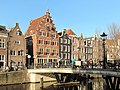 Amsterdam, la vista en la calle: la Oudezijds Voorburgwal