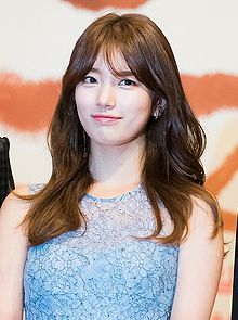 Bae Suzy at "Uncontrollably Fond" press conference, 4 July 2016 05.jpg