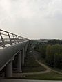 Vue du tablier et des poteaux de soutien du pont canal