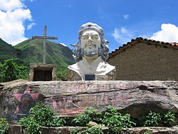 Che Guevara emlékműve La Higuera központjában