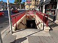 L'ingresso da piazzale Appio con la porta sul retro