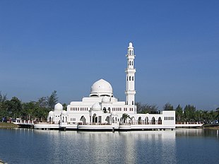 Tenqku Tenqah Zaharah məscidi (Üzən məscid)