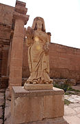 Statwa tad-divinità femminili Shahiro.