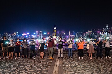 Protesters holding hands in Tsim Sha Tsui pier