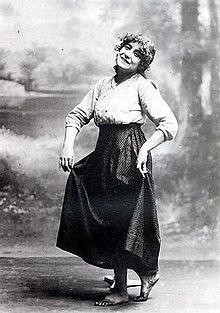 L'actriz catalana Margarida Xirgu, en una imachen de 1919 mientres una actuación en o escenario.