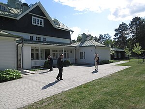 Entré till Marielund katolska stiftsgård.