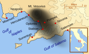 Оплонтис и другие города, пострадавшие от извержения Везувия в 79 г. н.э. Чёрное облако представляет собой общее распределение пепла и пепла. Показаны современные береговые линии.