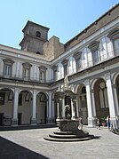 Il pozzo monumentale del chiostro di San Lorenzo Maggiore