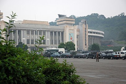 Vue latérale du stade.