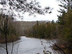 Opeongo poblíž soutoku s řekou Aylen