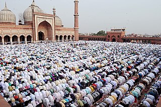 Muslims praying at the Jama Masjid in India, a majority-Hindu country. People offering Namaz on the occasion of Id-ul-Fitr, at Jama Masjid, in Delhi on August 20, 2012 (1).jpg