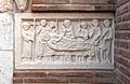 Grabplatte für Berenger de Palma († 1291) am Seitenportal der Kathedrale von Perpignan