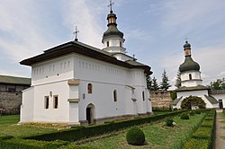 Kloster i landsbyen Bogdana