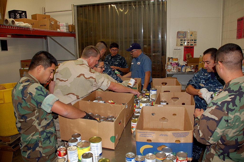 File:US Navy 111019-N-YW409-014 Sailors assigned to Navy ...