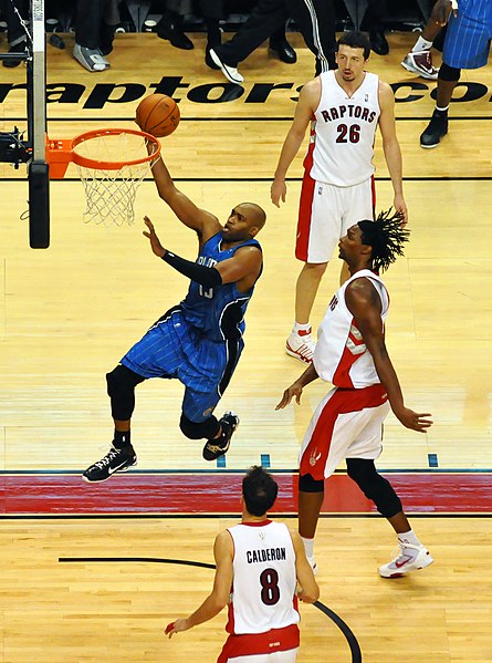 445px-Vince_carter_magic_v_raptors.jpg